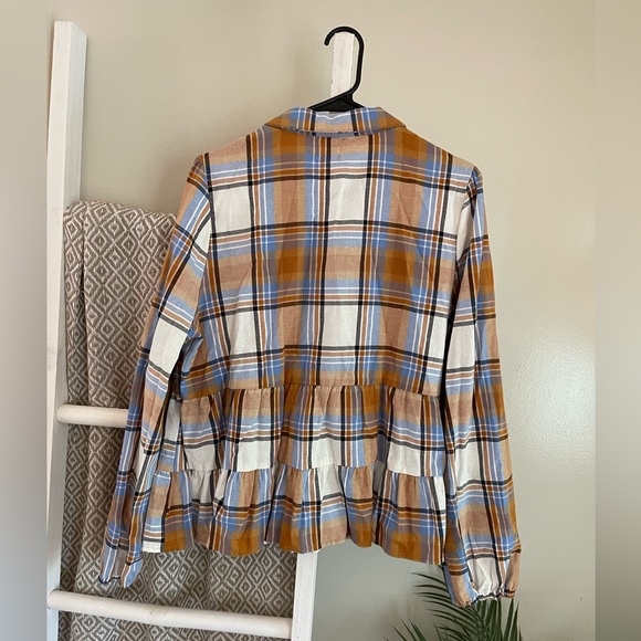 •Plaid Button Down Top• - Picture 2 of 4
